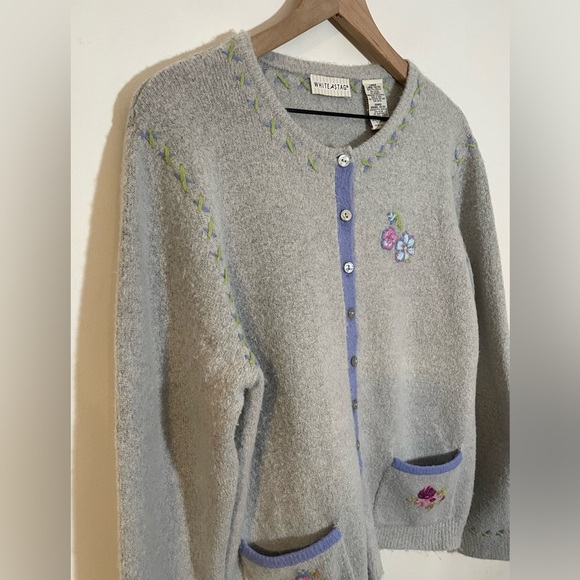 White Stag Embroidered Floral Soft Cozy Cardigan Sweater Gray Size Large - Picture 9 of 12
